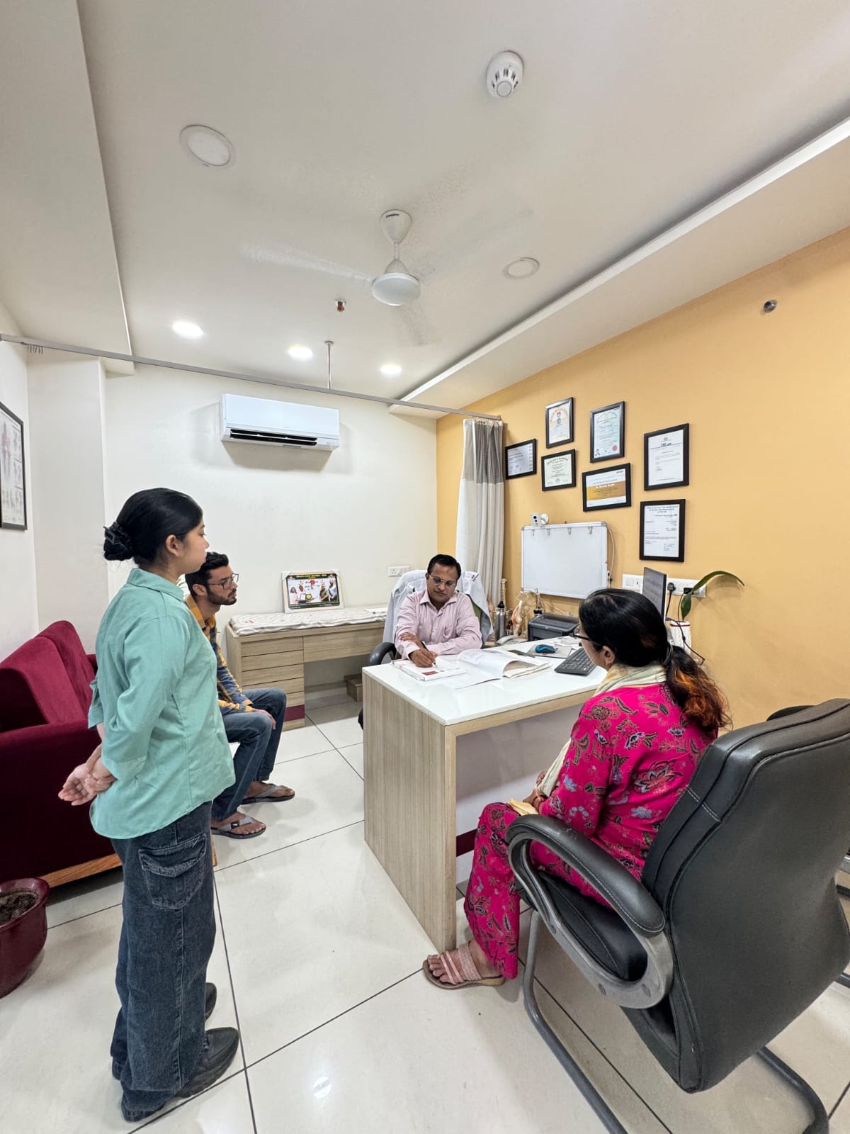 MG Hospital Team